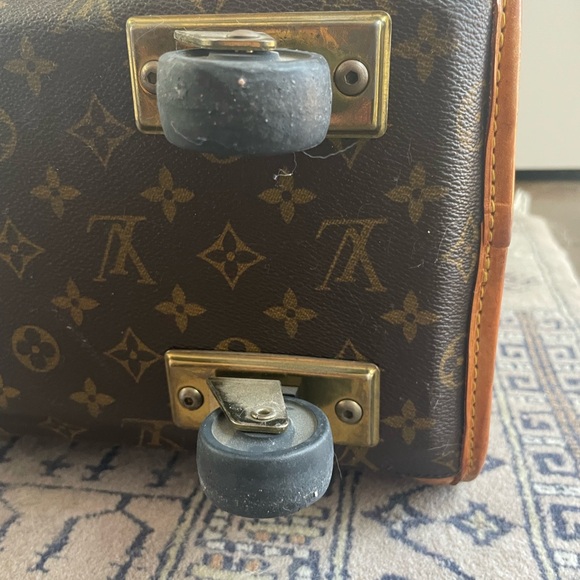 Authentic LV Pullman Suitcase - Picture 12 of 16